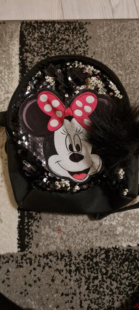 Ruksacik mickey mouse svieti,