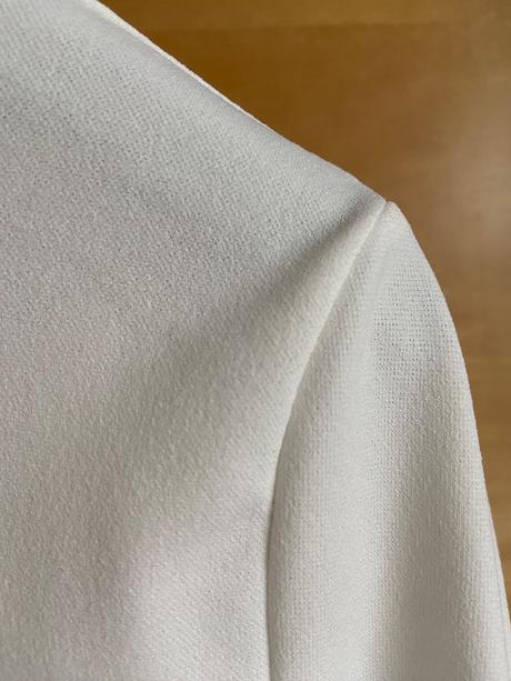 Biele upletove saty, s