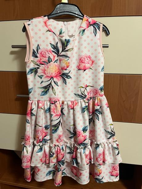 Spoločenské šaty, 134