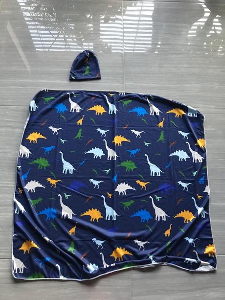 Zavinovačka s čiapočkou dino nová + navyše plienky, 