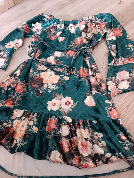 Krásne zamatové šaty, 