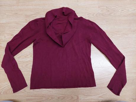 Bordovy svetrik, s