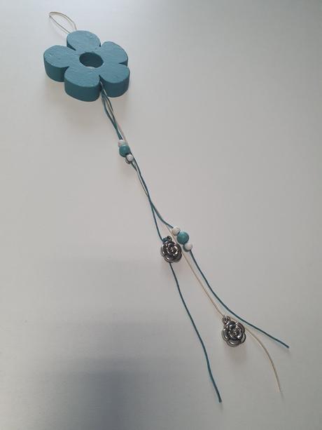 Zavesná dekorácia - modrý kvietok,