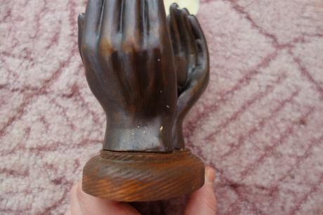 Svietnik na čajové sviečky - ruky, 