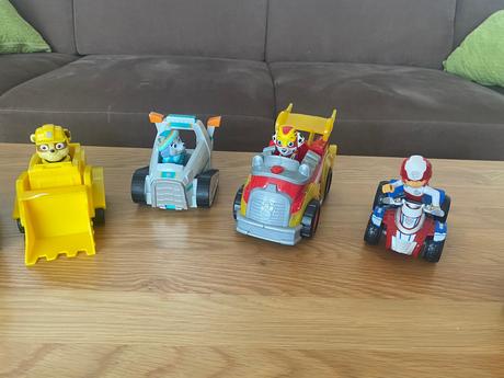 Labkova patrola auta s figurkami velke,