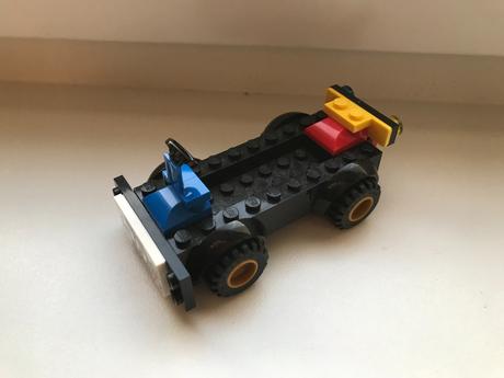 Lego - auto 9,5 cm s panacikom,