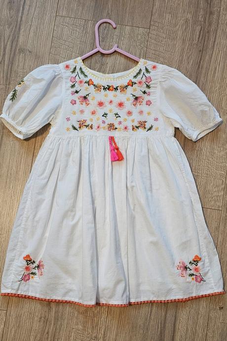 Vyšívané šaty, next,116