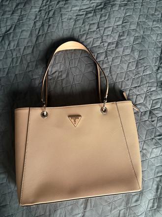 Kabelka guess, guess