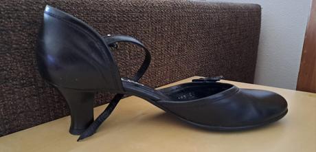 Čierne lodičky veĺ.37,5, 37