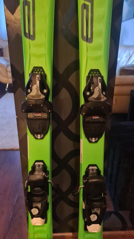 Lyze s lyziarkami, prilba, elan,130-139 cm