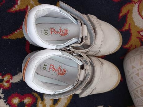 Elegantné poltopánky, 30