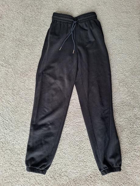 Čierne tepláky, h&m,xs