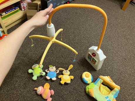 Kolotoc na postieľku chicco s ovládačom, 