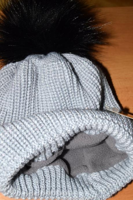 Čiapočka s brmbolcom, 50 - 158