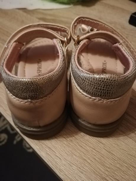 Sandalky s kozenou stielkou, 21