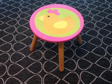 Detsky stolik a stolicky,koberec,odrazadlo,plysak,