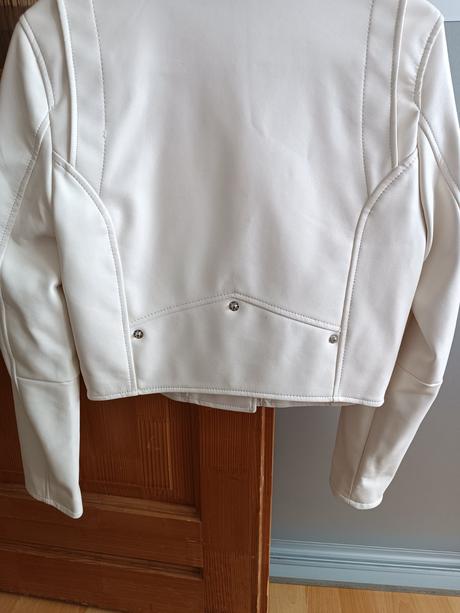 Biela koženka barshka, s