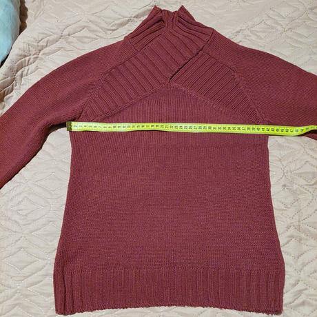 Nádherný svetrík so stojačikom, sisley,m