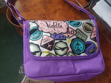 Violetta kabelka,