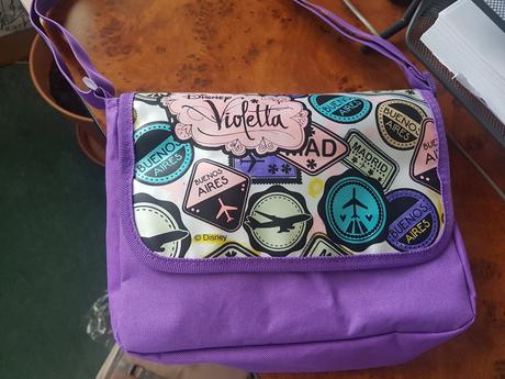 Violetta kabelka,