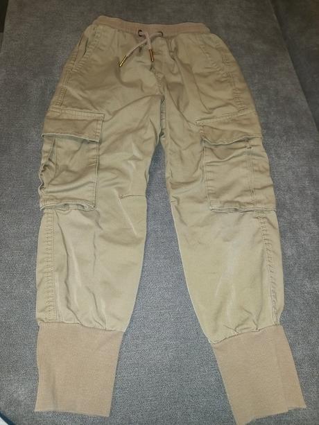 Kapsače, reserved,140