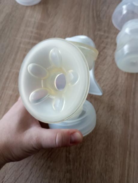 2x odsávačka mlieka s príslušenstvom, 