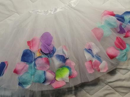 Biela sukienka s lupienkami tutu, 