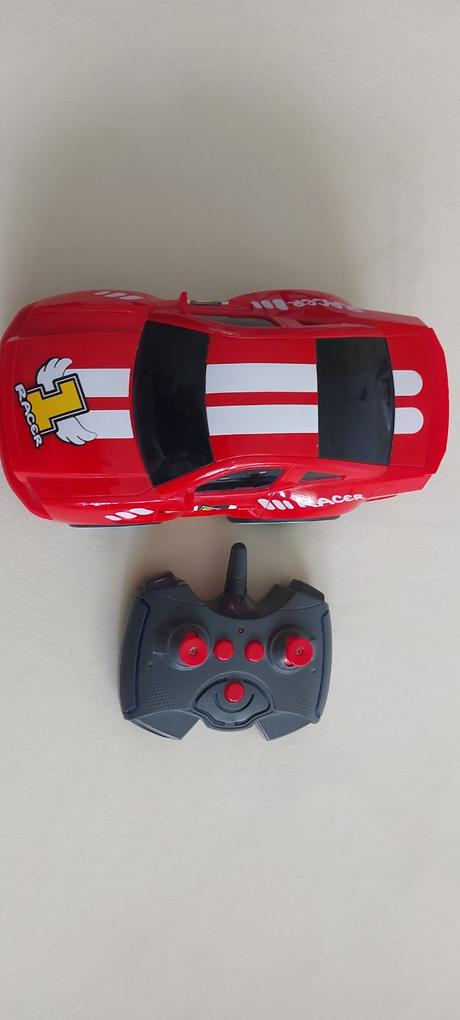 Racer 1 - auto na diaľkové ovládanie,