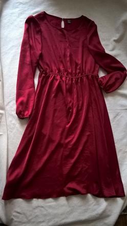 Šaty vínovej farby, 44