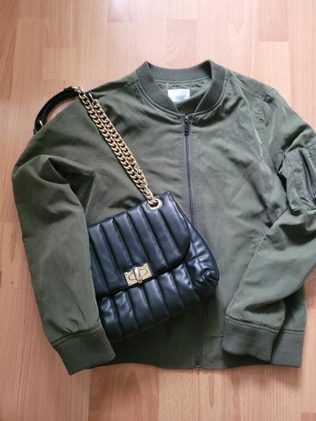 Bombera s kabelkou, s