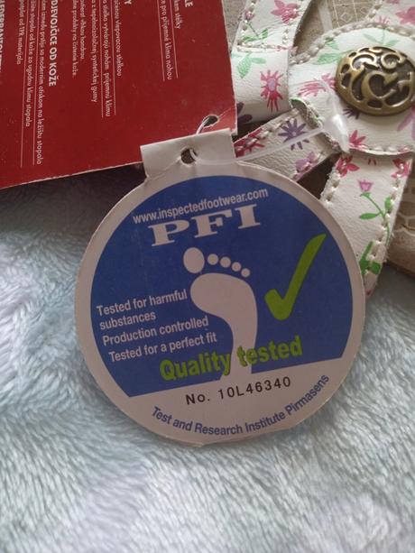 Dievčenské plážové žabky, 30