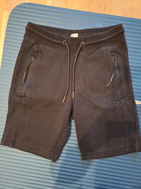 Kraťasy cierne, mango,134