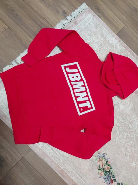 Dievcenska mikina, 146