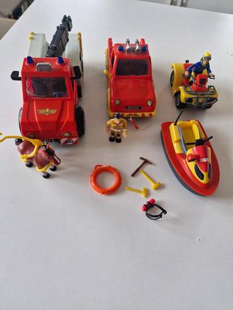 Autá požiarnik sam,