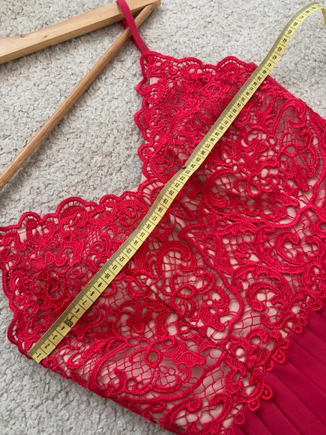 Spoločenské šaty, 36