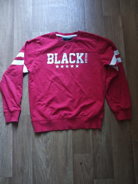 Červená mikina, 140