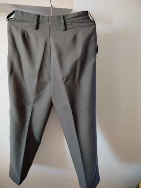 Tesilovê nohavice, 52