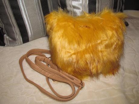 Huňatá kabelka, 