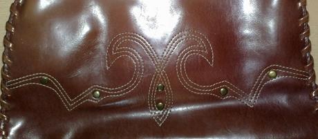 Pekná kabelka s ozdobnými aplikáciami, 