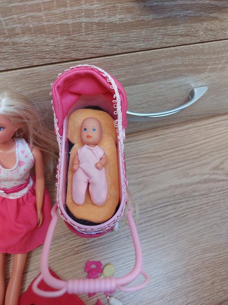 Bábika s kočíkom, 