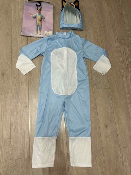 Predám kostým bluey 130-140 a papučky, 