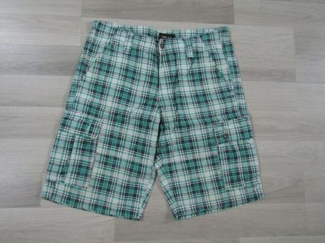 Kárované kraťasy, 48