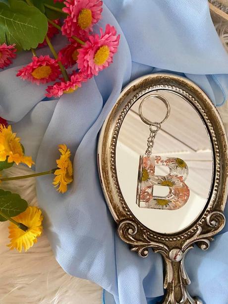 Ručne vyrobené živicové kľúčenky, 