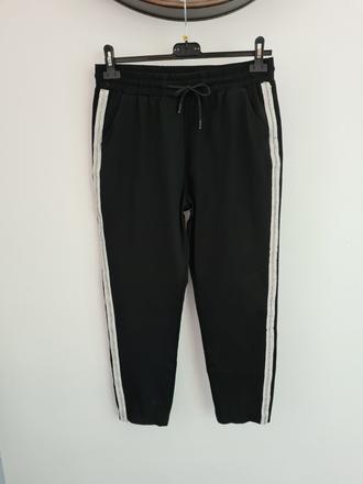 Nohavice s kamienkami, l