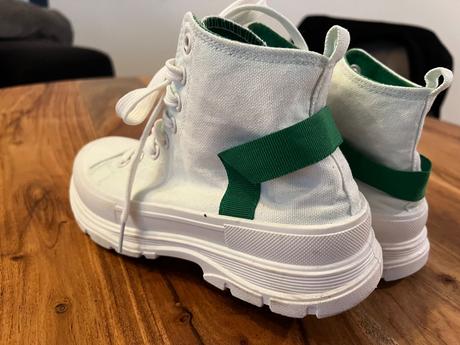 Vysoké platené tenisky, 36