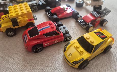 Lego autíčka a motorky,