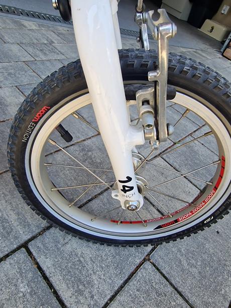 Woom 2 so stojanom, woom,14