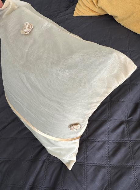 Obliečka na vankúš s ružičkami, 