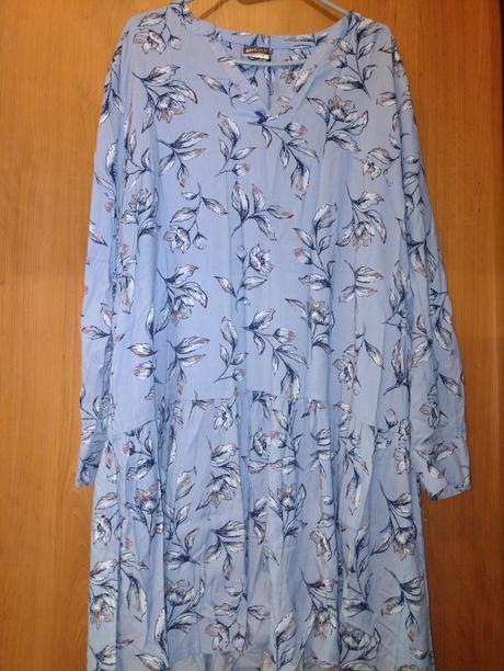 Šaty s kvetmi, 44
