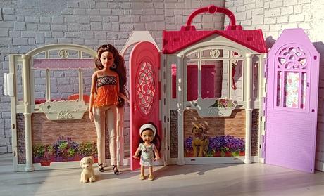 Barbie dom s bábikami a so psom, 